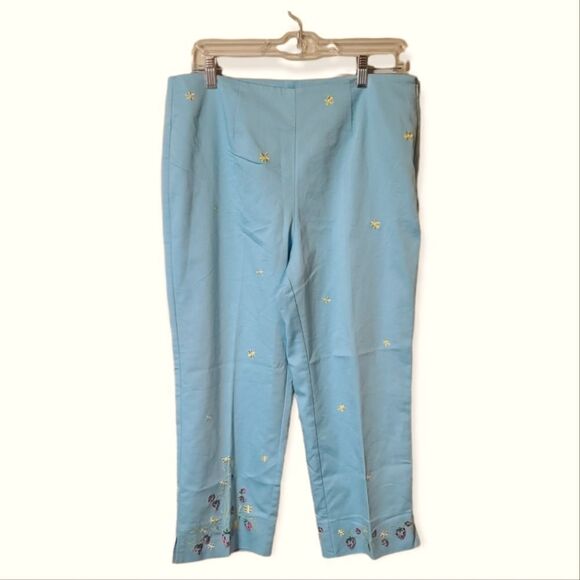 Requirements Embroided Blue Strwberry Capris Size 14 - Picture 1 of 5